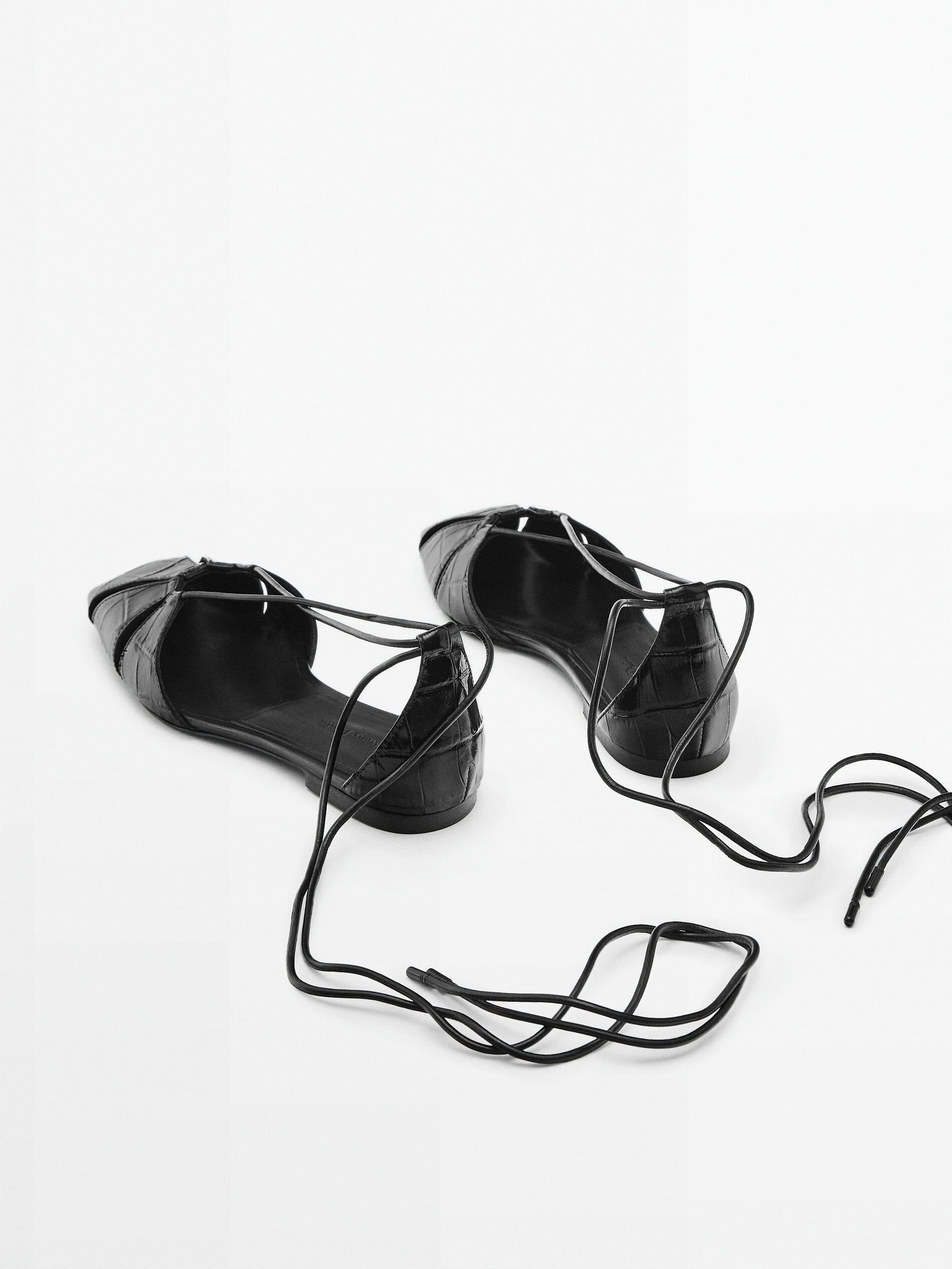 Zapato plano próximo à inauguração - NEGRO