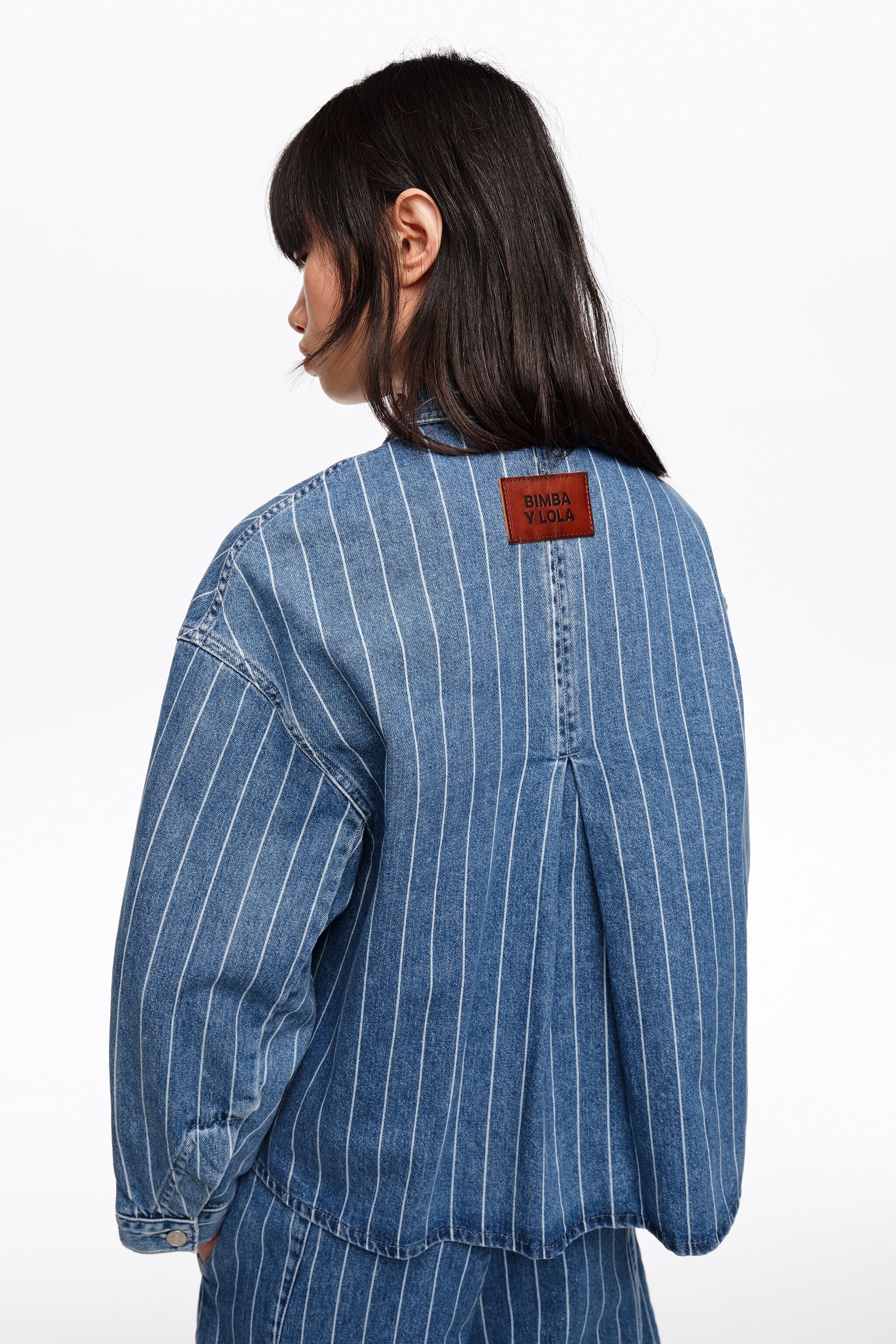 Jaqueta jeans desbotada em formato A com listras azuis