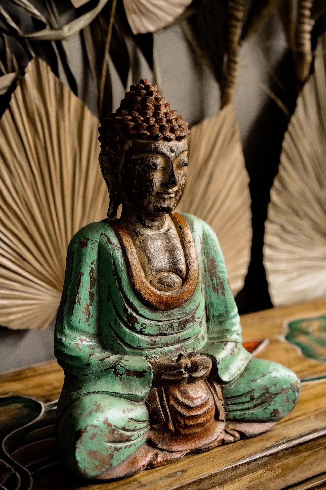 Holzfigur 'Meditierender Buddha', türkis, H 30 cm, B 25 cm, L 13 cm von fischer's lagerhaus