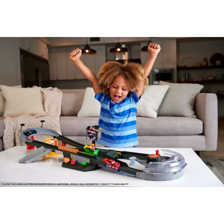 Disney Biler - Piston Cup Action Speedway legesæt (HPD81)