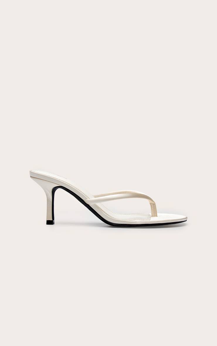 Vanille Mules À Talon En Satin Avec Bride Entre Les Orteils