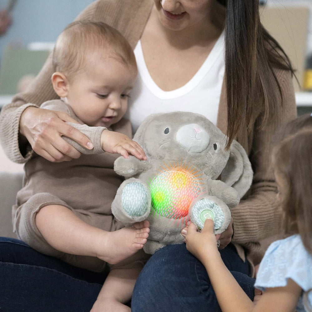 Køb Ingenuity Grey Heart To Hugs™ Sylvi™ Kaninbamse Med Hjertelyd Og Lys
