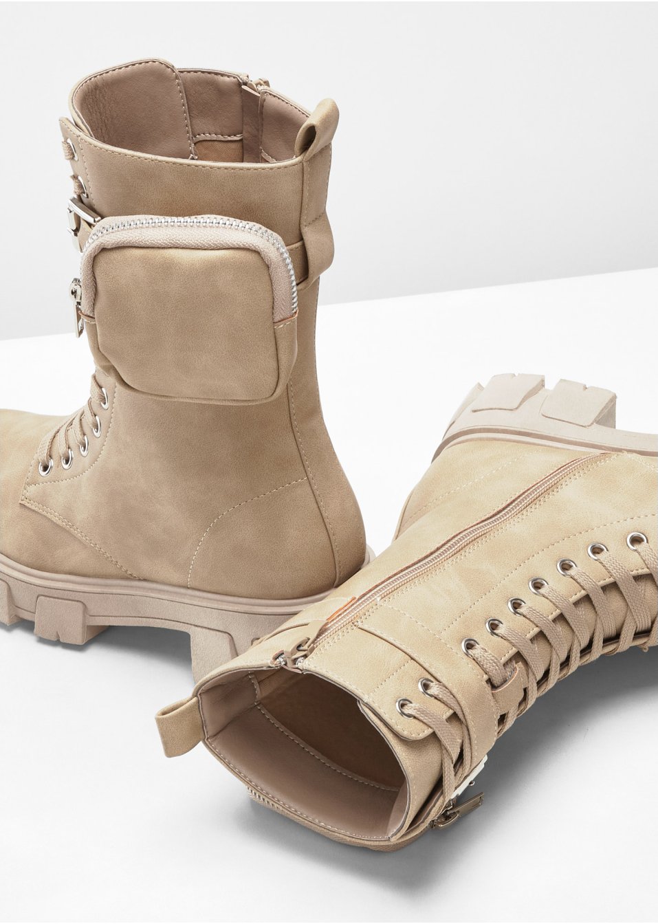 Bottes à lacets