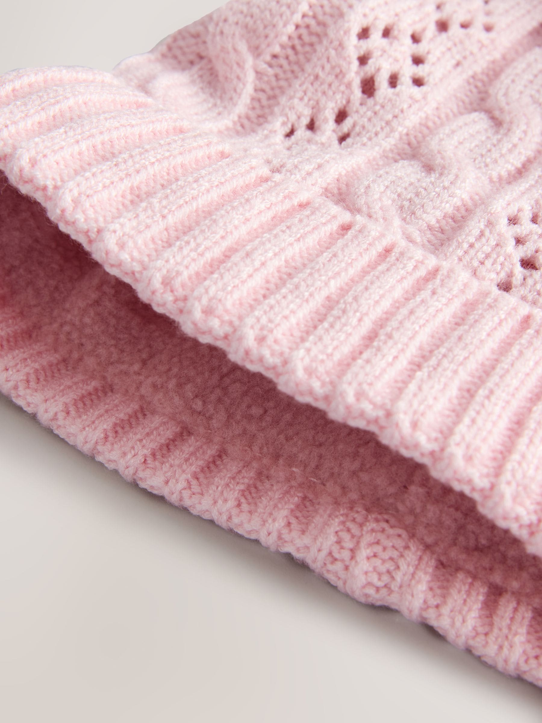 Roze - Pointelle kabelgebreide muts met pompon (0mnd-2jr)