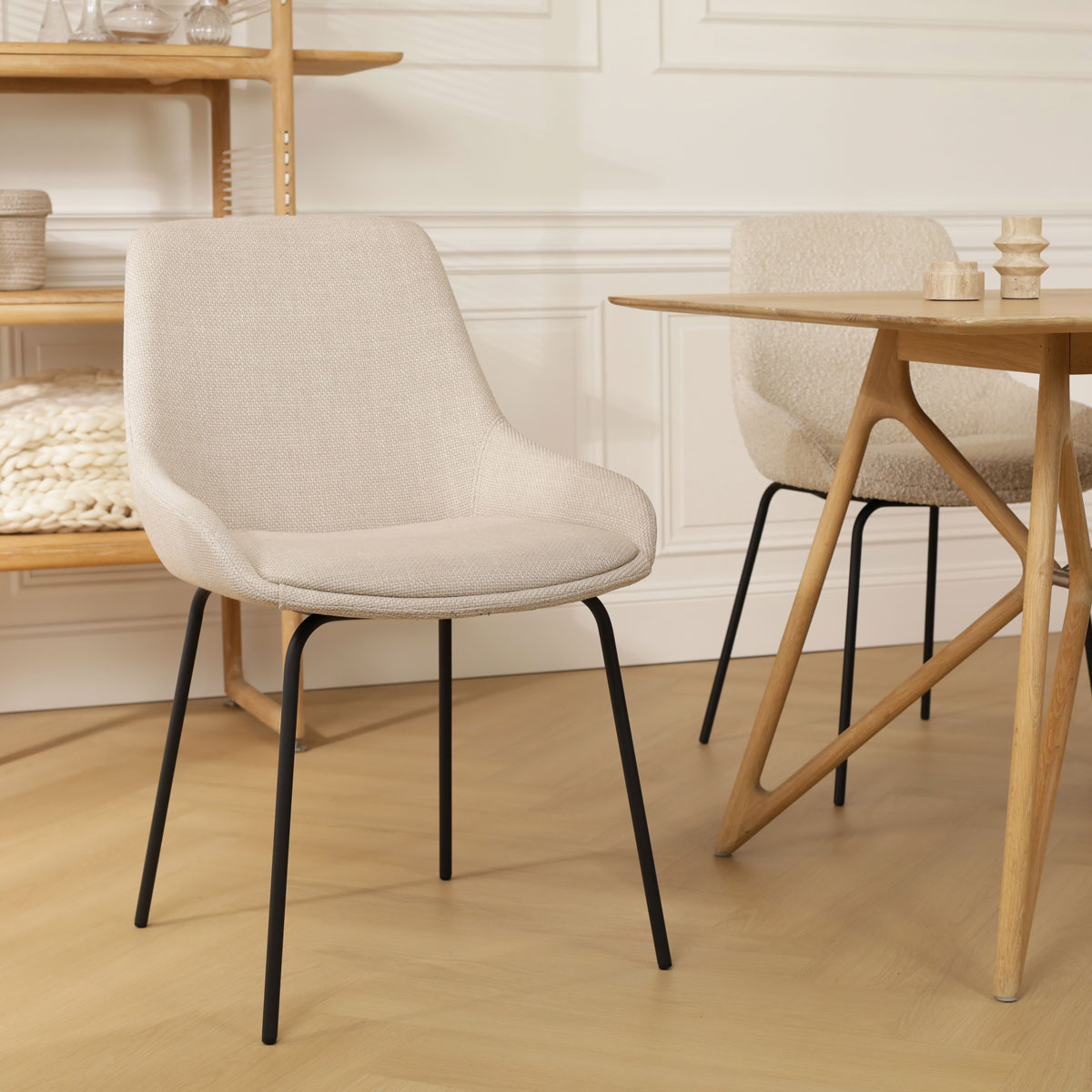 Eetkamerstoel Nora-Isa beige - zwart onderstel