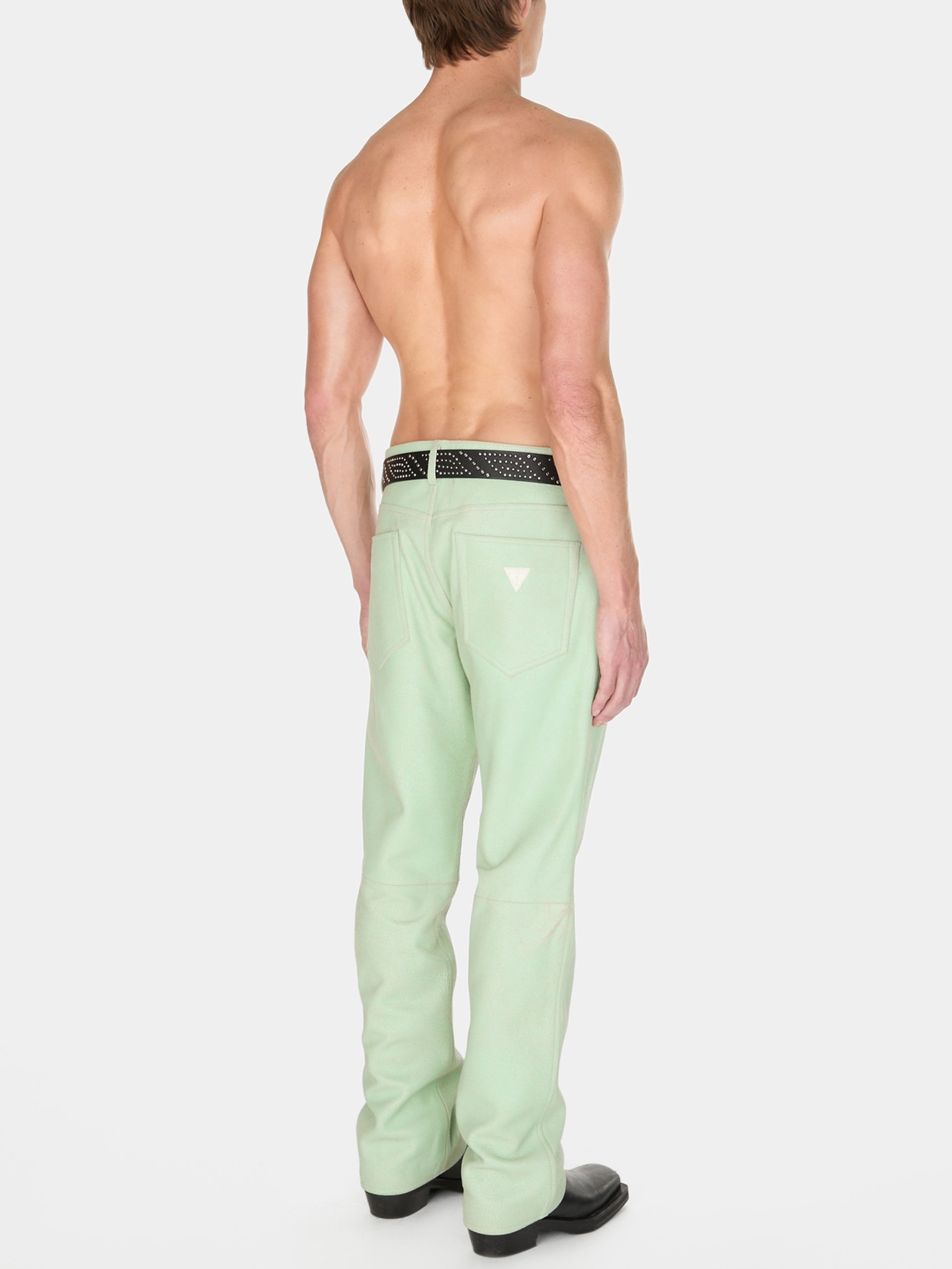 calça de couro craquelado