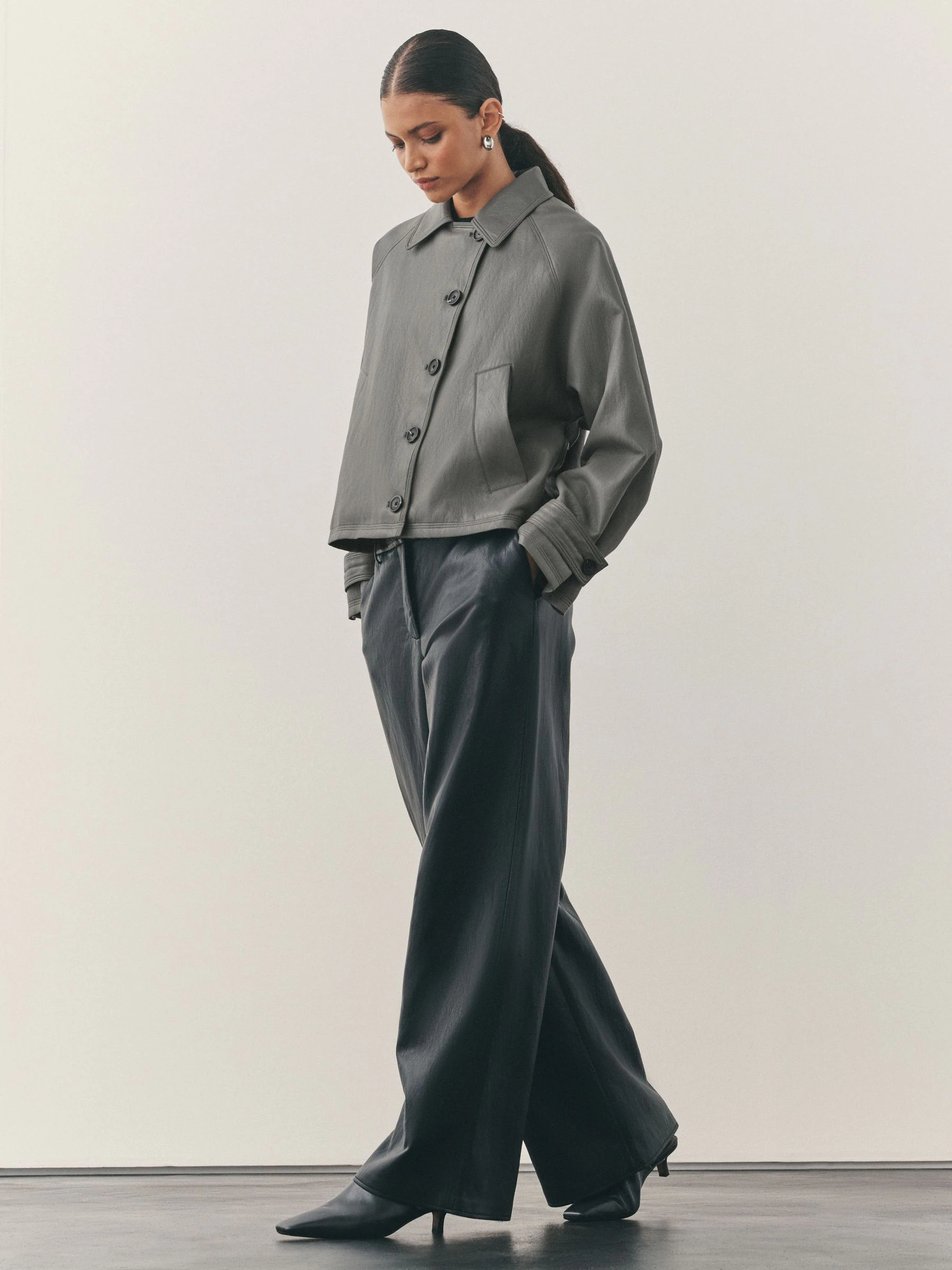 Olijfgroen - Nothing Ordinary Faux Leather Short Trench Jacket