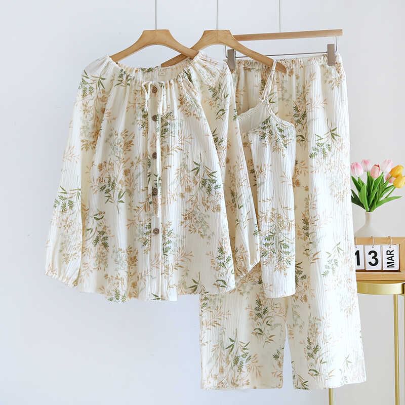 Finlies - Pyjamaset: Hemdje met bloemenprint + Broek + Blouse met pofmouwen en knoopjes