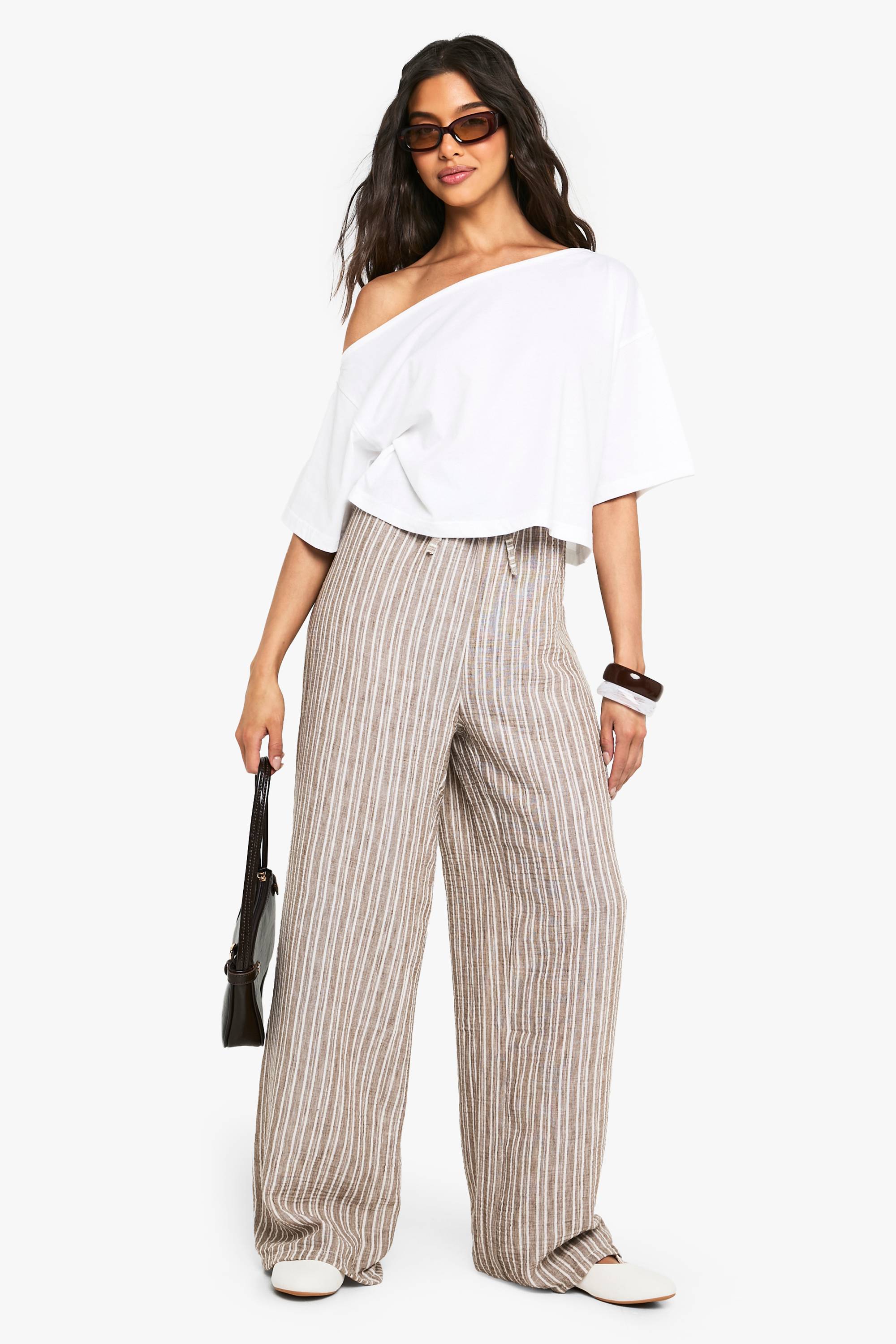 boohoo T-shirt crop boxy à épaules dénudées