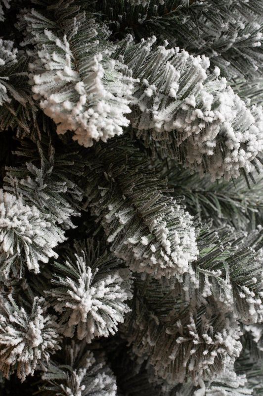 Charlton - Pilar Frosted - Kunstkerstboom - Groen - 185 cm - Ø 53 cm - 280 Tips - Metalen Voet