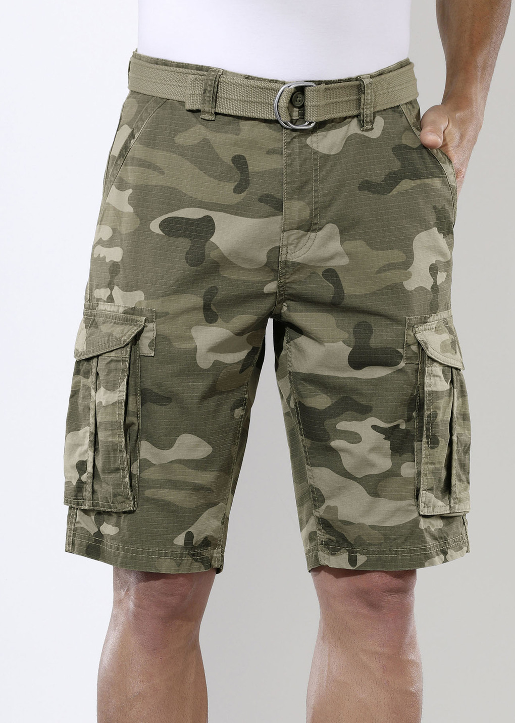 Bermudas mit Gürtel und Cargotaschen in 2 Farben