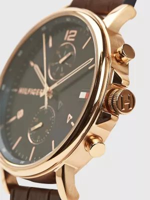 Relógio com pulseira de couro marrom