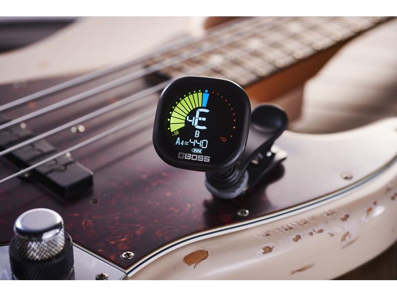 BOSS Stimmgerät TU-05 Clip-On Tuner mit grossem Farbdisplay