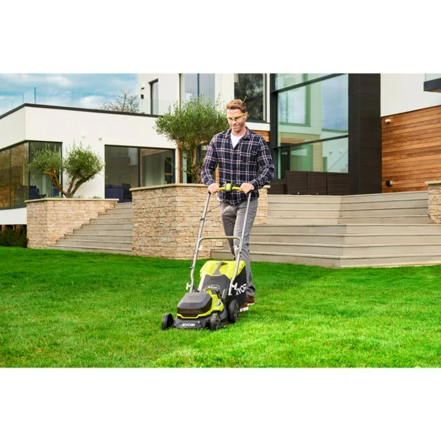 Ryobi RY18LM37A-240 18V Li-Ion accu grasmaaier set (2x 4.0Ah) - 37cm