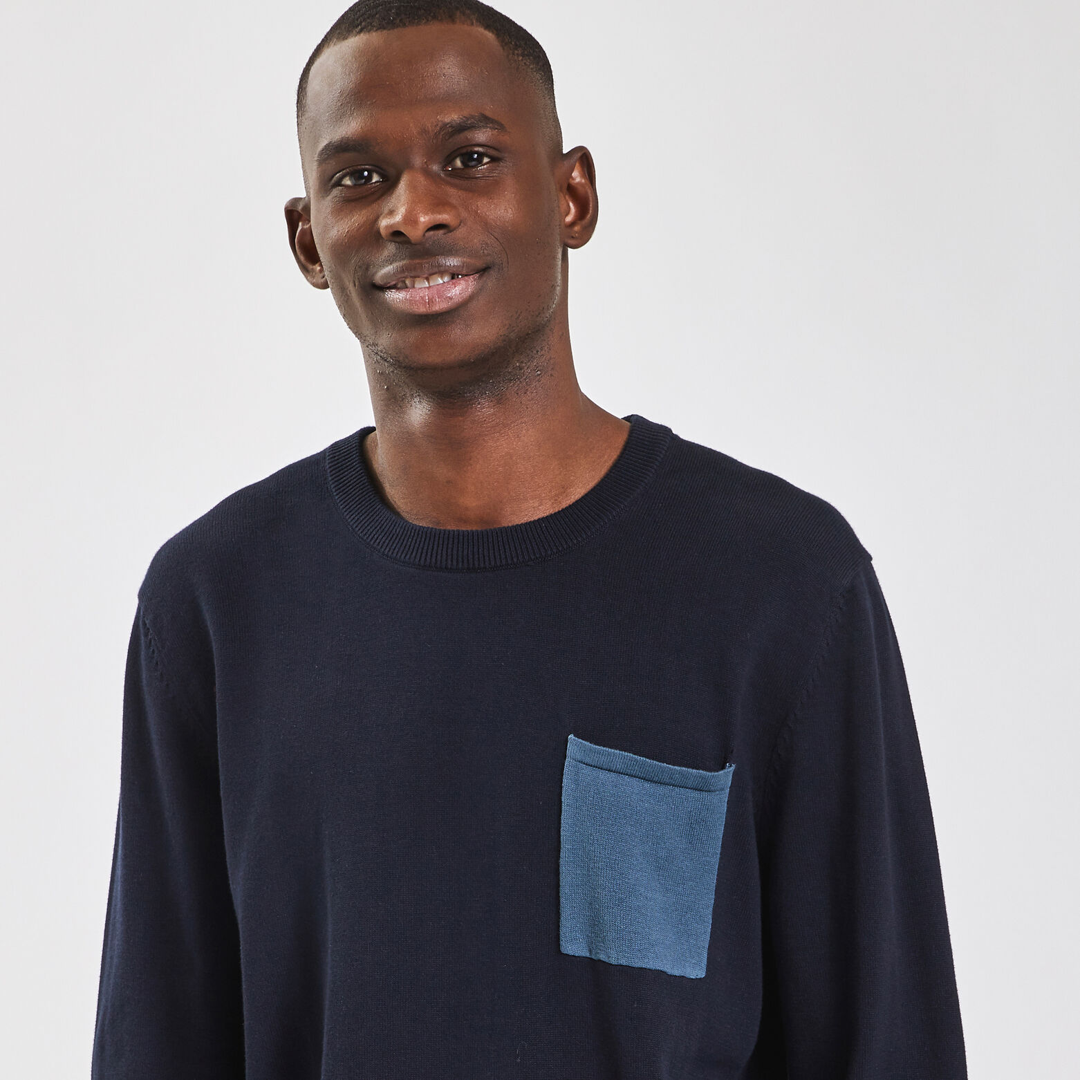 Pull col rond poche contrastée Bleu foncé