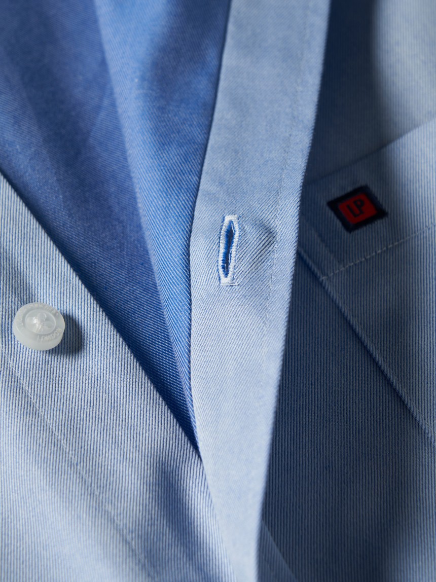 Camisa regular fit de algodão em cor lisa