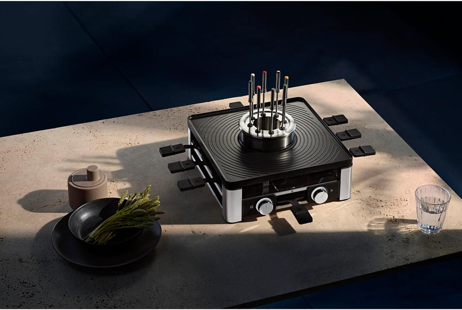 WMF Lumero 3in1 Gourmet Station – elektrisches Raclette, Fondue und Grill für 8 Personen, aus Edelstahl matt, mit Temperaturregulierung und LED-Beleuchtung – platzsparendes Design für stilvolle Abende