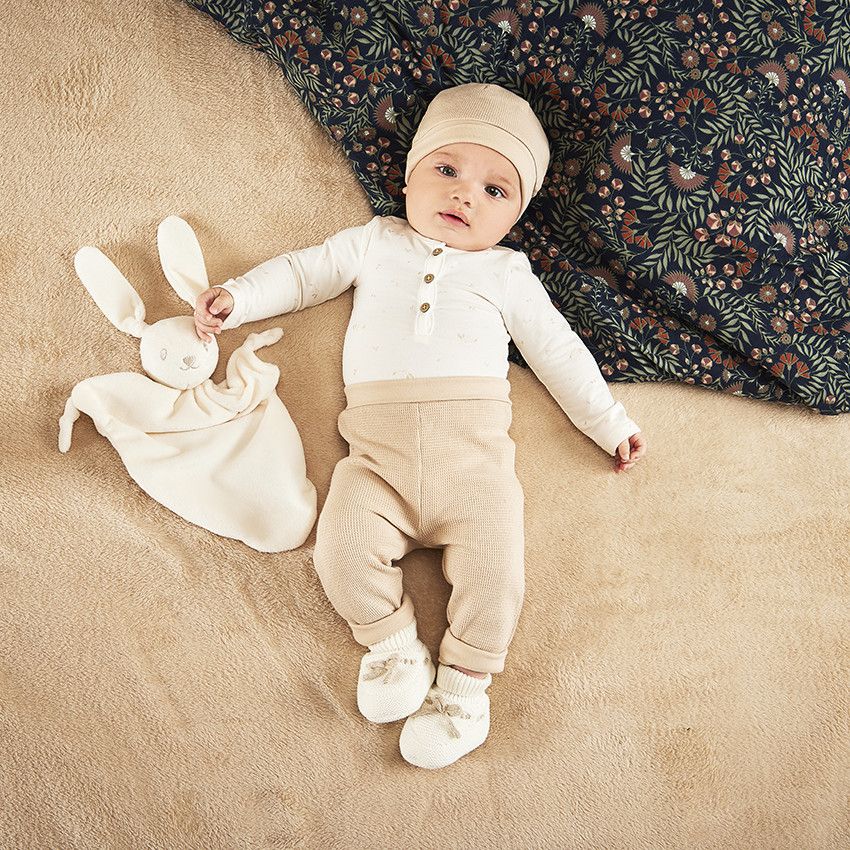 Chaussons naissance en tricot pour bébé - Ecru