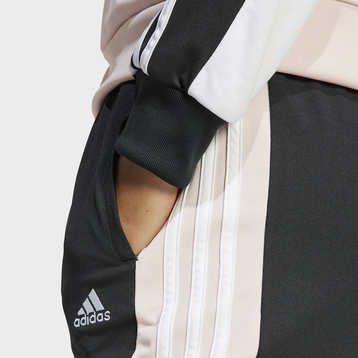 ROUPAS ESPORTIVAS ADIDAS<br>Conjunto de treino BOLDBLOCK