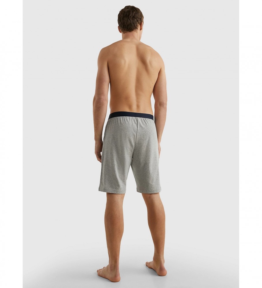Shorts de malha com logo da Tommy Hilfiger na cor cinza.