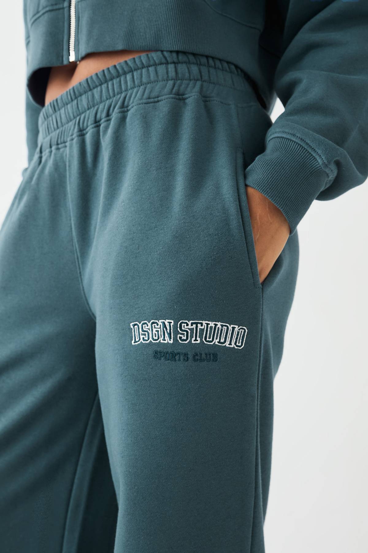 DSGN Studio Jogging Droit avec Appliqué