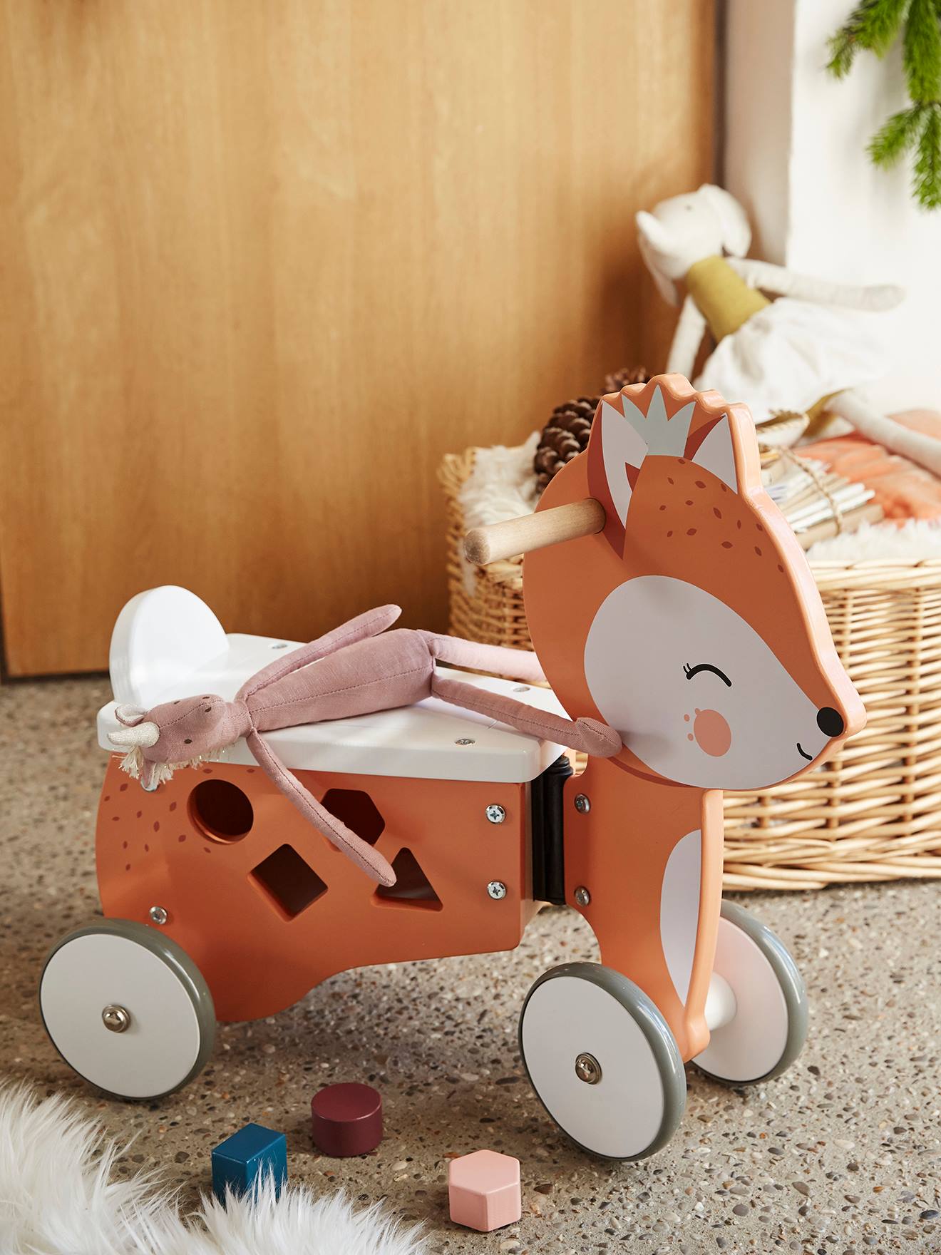 Raposa de brinquedo multicolorida para montar, com porta-malas.