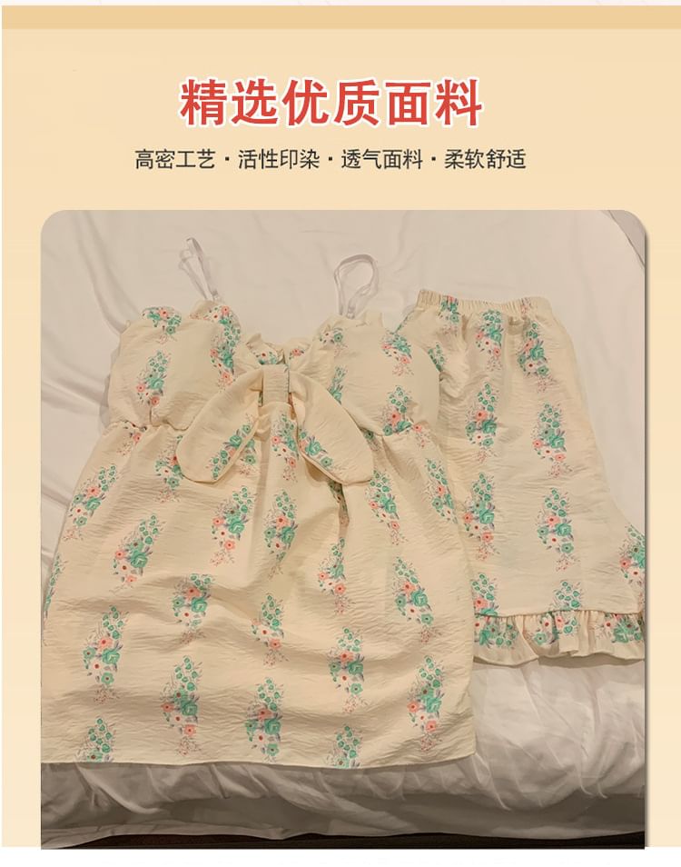 Gecko - Pyjamaset: Gewatteerde top met vlinderprint en ruches + shorts