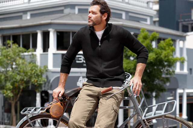 Man's World Strickjacke »neue Farben!«, aus Baumwollmischung