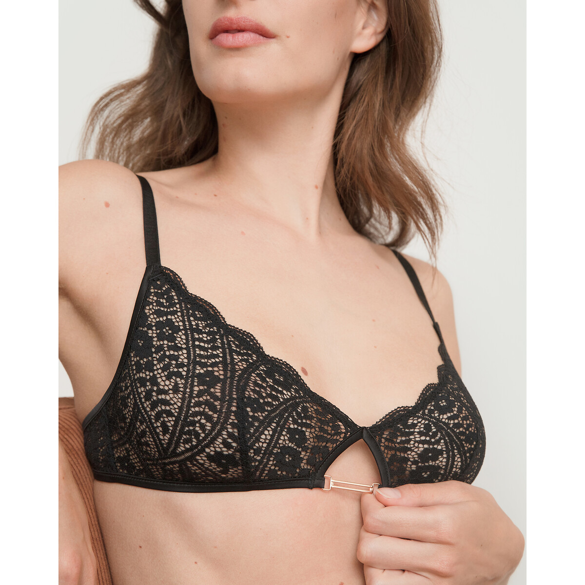 SUÍTE PRIVÉE<br>Sutiã triangular de renda