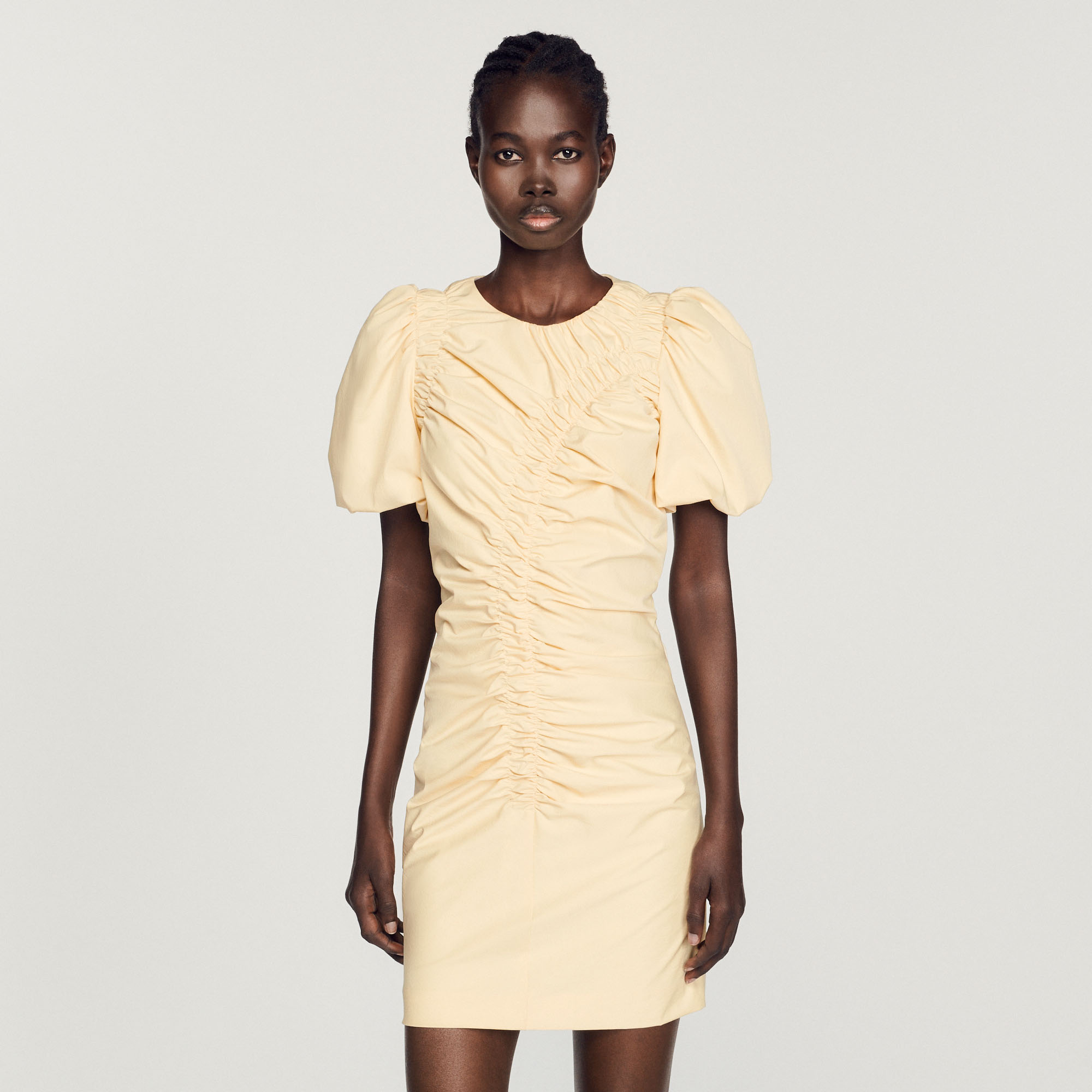 Robe courte froncee