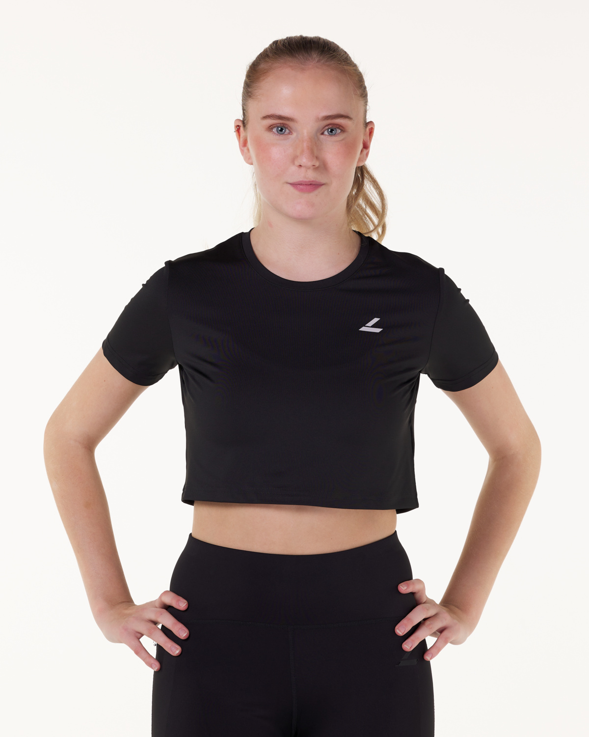 LEVITY Essential Crop T-shirt Black 22