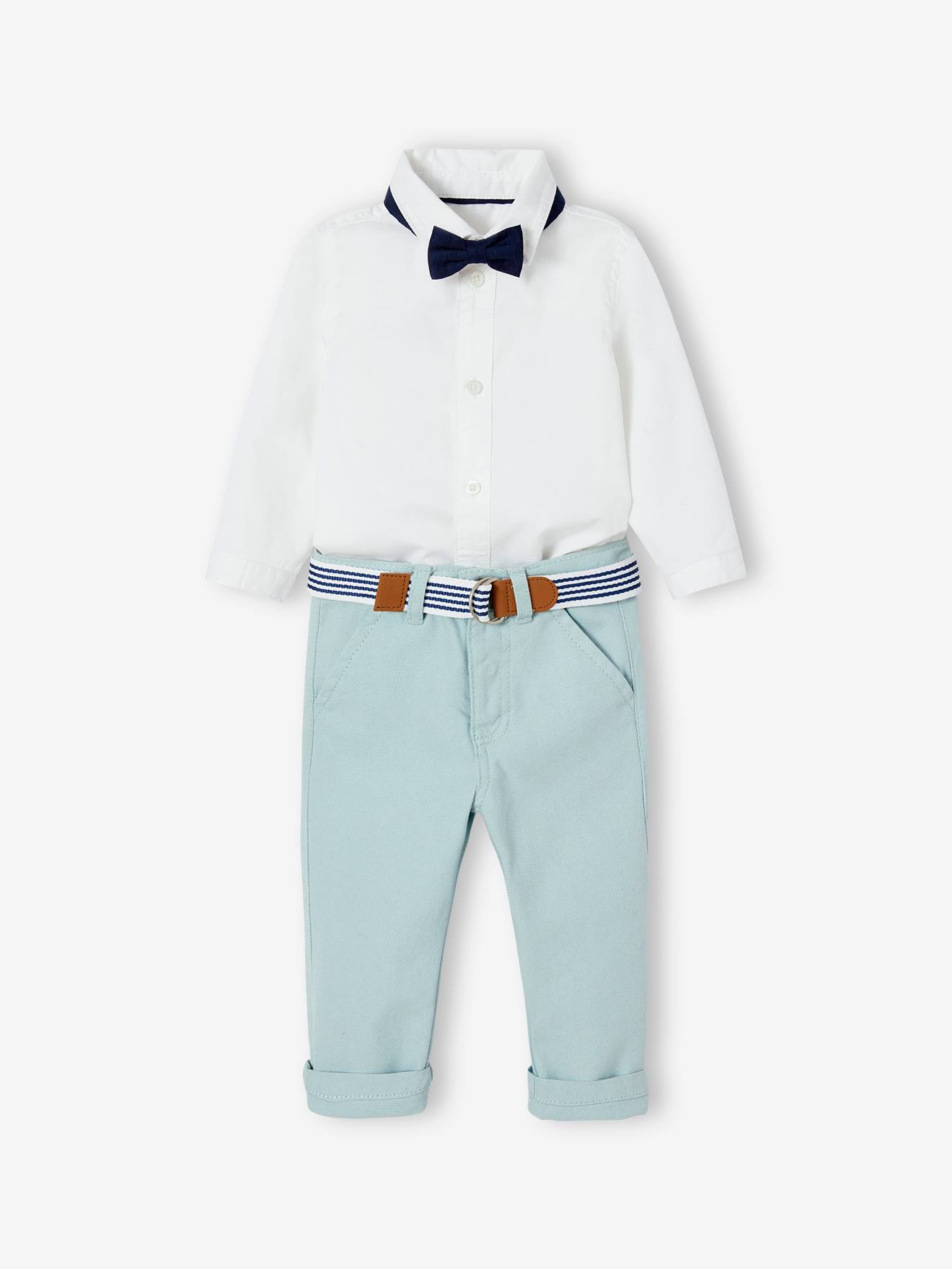 Roupa de festa para bebê: calça com cinto, camisa e gravata borboleta branca.