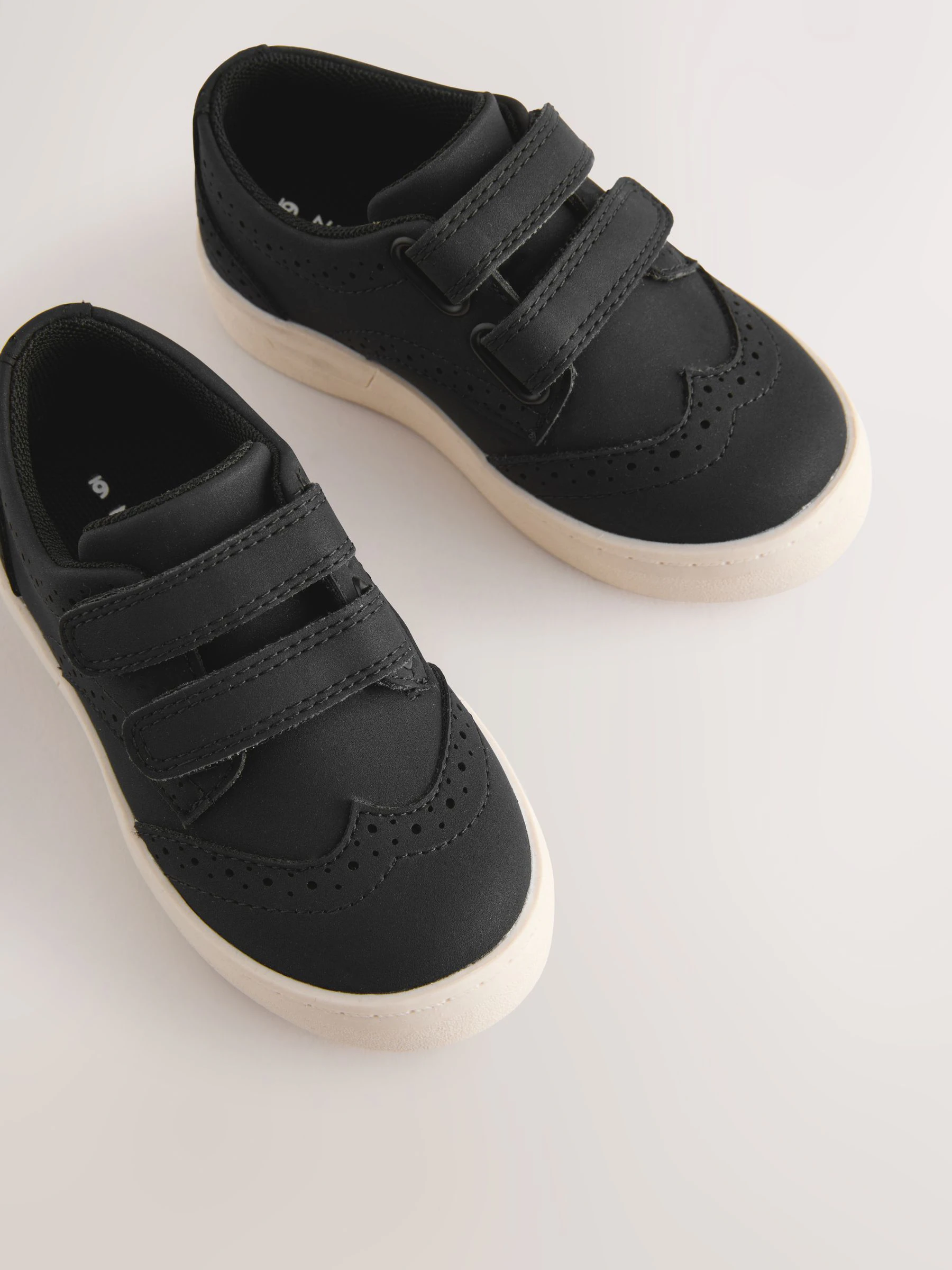 Zwart - Brogue schoenen met klittenbandsluiting