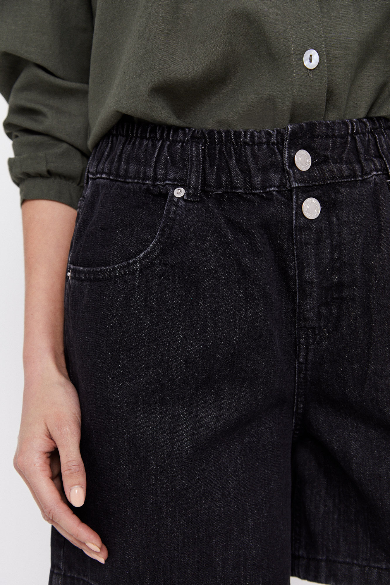 Shorts jeans de modelagem fácil - Preto