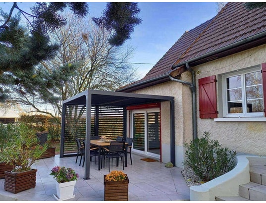HABRITA - Pergola bioclimatique + ventelles alu mobiles côté 3 m - 10...