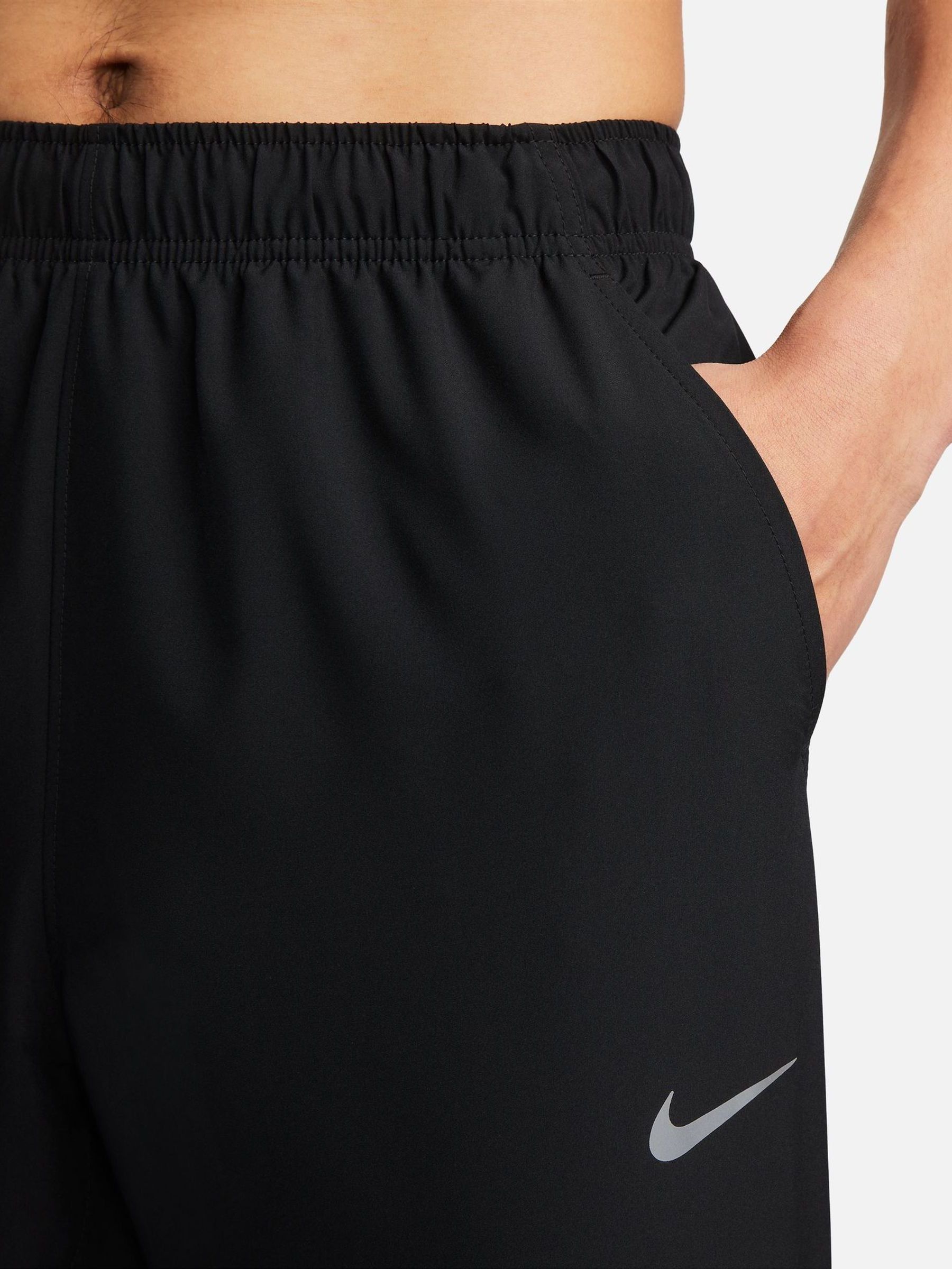 Zwart - Nike Dri-FIT Form trainingsbroek met taps toelopende pijpen