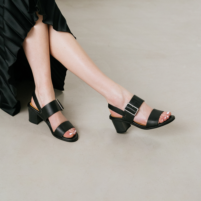 Sandales à talons et brides  en cuir noir