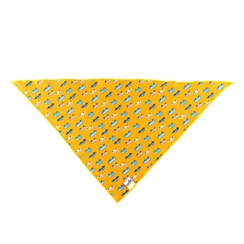 Bandana cor mostarda para cães com estampa de carro
