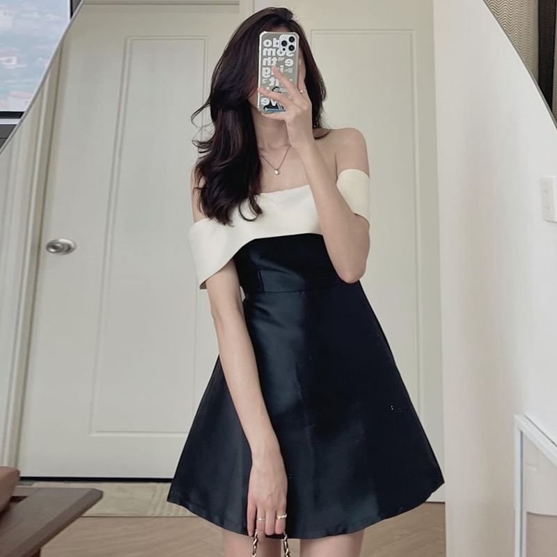 Coris - A-lijn jurk met korte mouwen en off-shoulder, tweekleurige strik