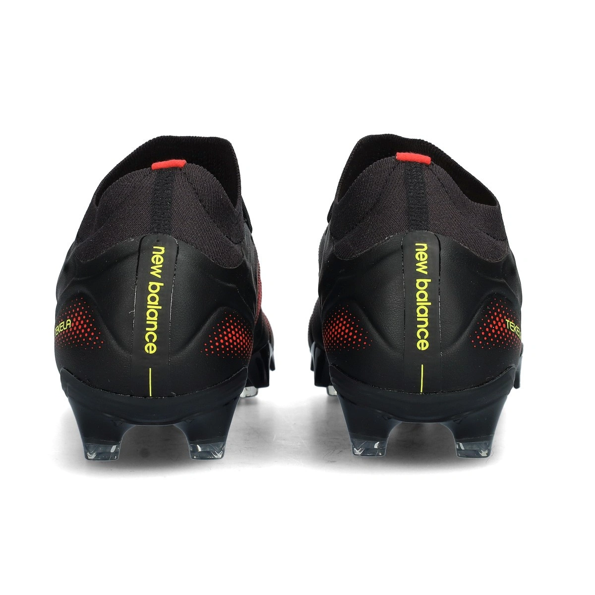 Chuteira New Balance Tekela Pro Low Laced FG V5