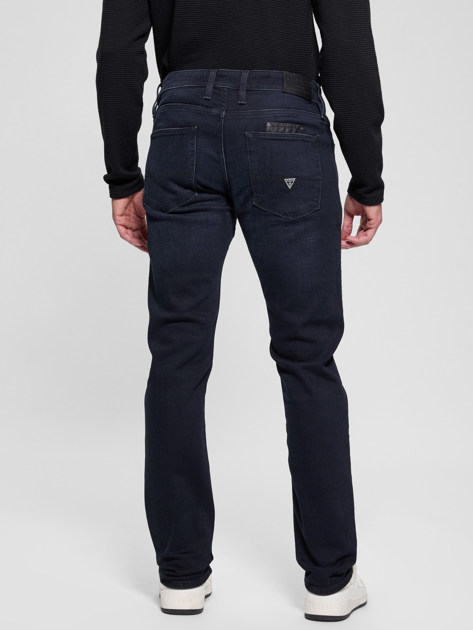 Calça jeans Eco Finnley com efeito desgastado e corte afunilado