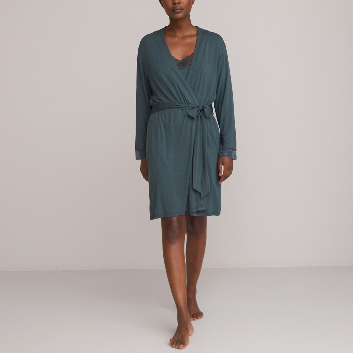 ANNE WEYBURN<br>Kimono em tricô, detalhes em kanth