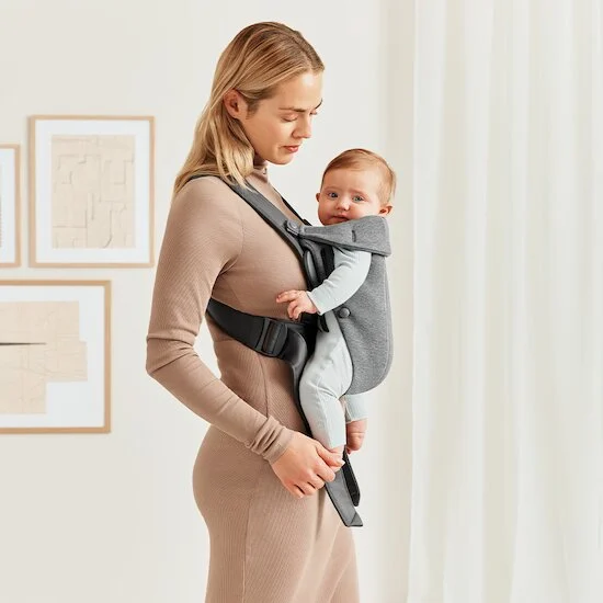 Porte-bébé Mini   Gris Foncé Jersey 3D        de               BabyBjörn