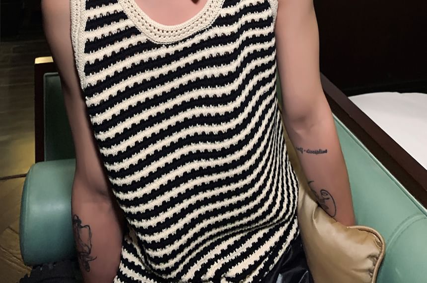 GRAYCIOUS - Gestreepte geperforeerde gebreide tanktop met ronde hals