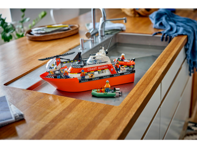 LEGO Kustwacht reddingsboot met helikopter (60504)