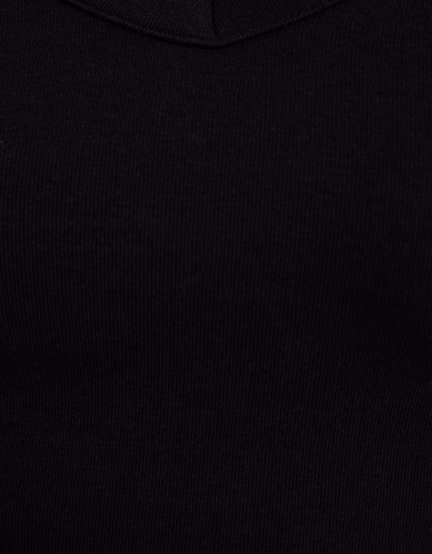Camiseta de manga comprida com decote em V