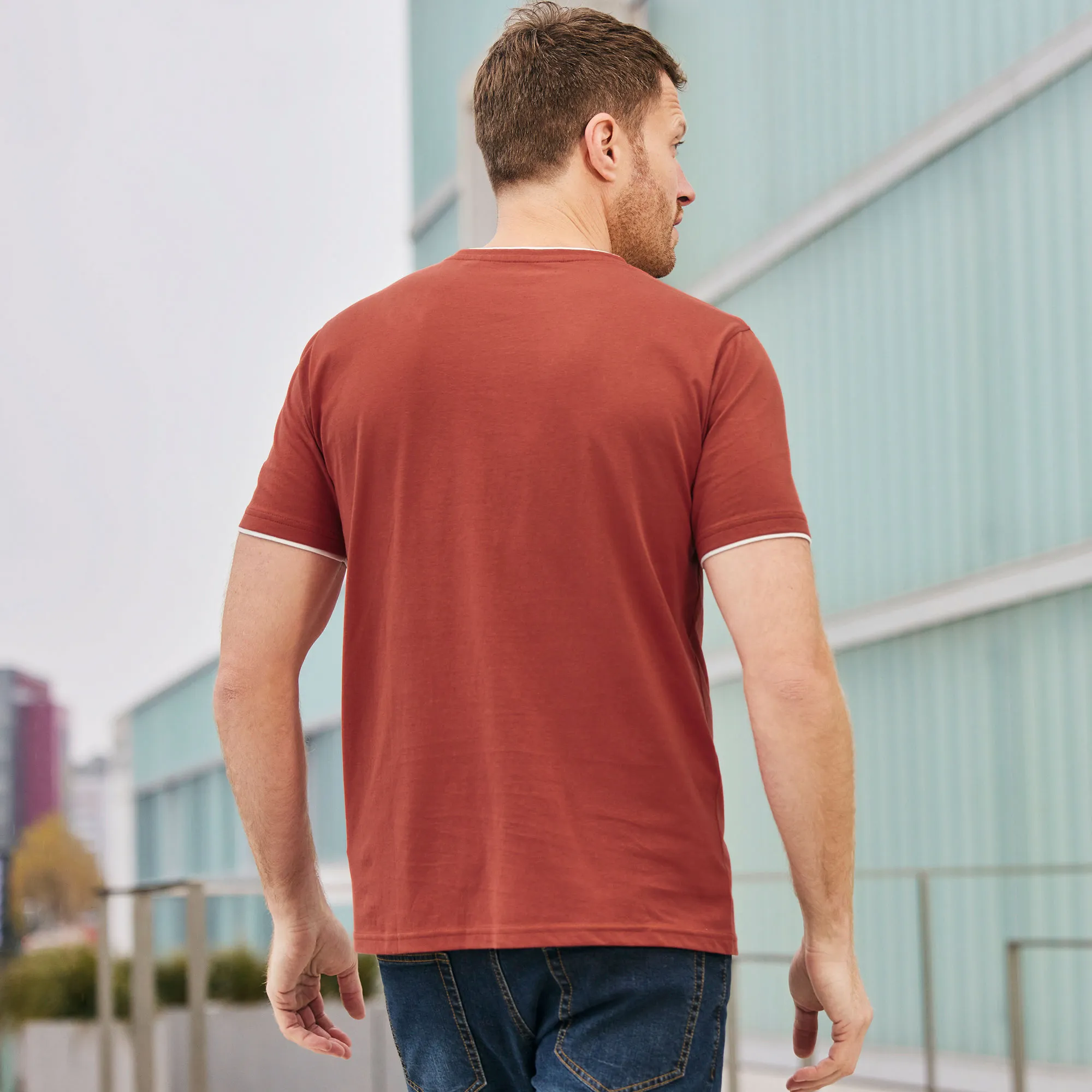 Herren-T-Shirt mit Kontrast-Einsätzen