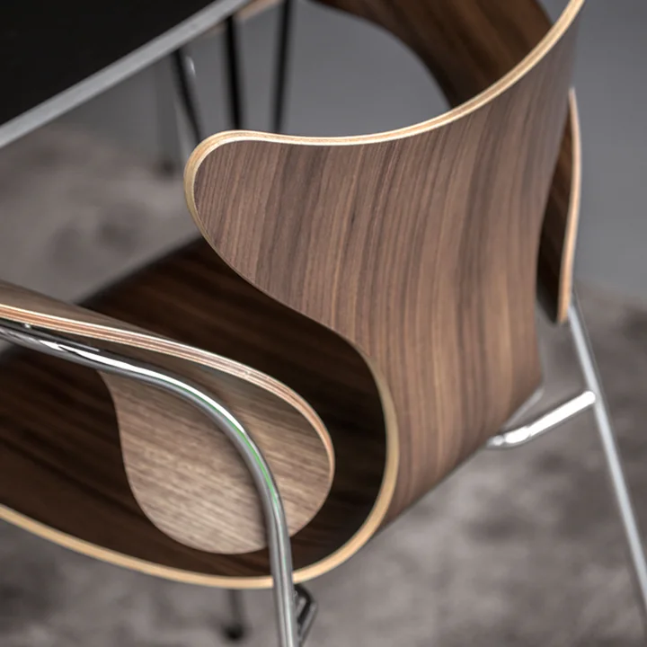 Fritz Hansen - Lily Armlehnstuhl, Chrom / Walnuss natur