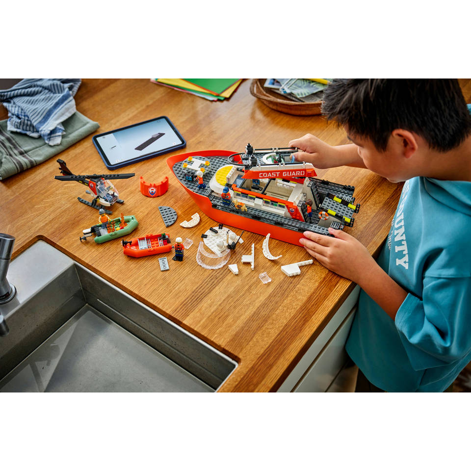 LEGO City kustwacht reddingsboot met helikopter 60504