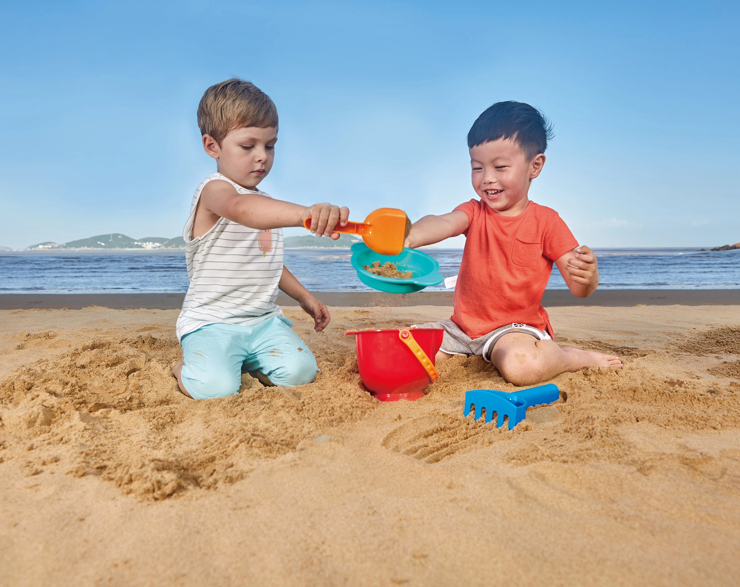 Sandformen GRUNDAUSSTATTUNG STRANDSPIELZEUG 4-teilig in bunt